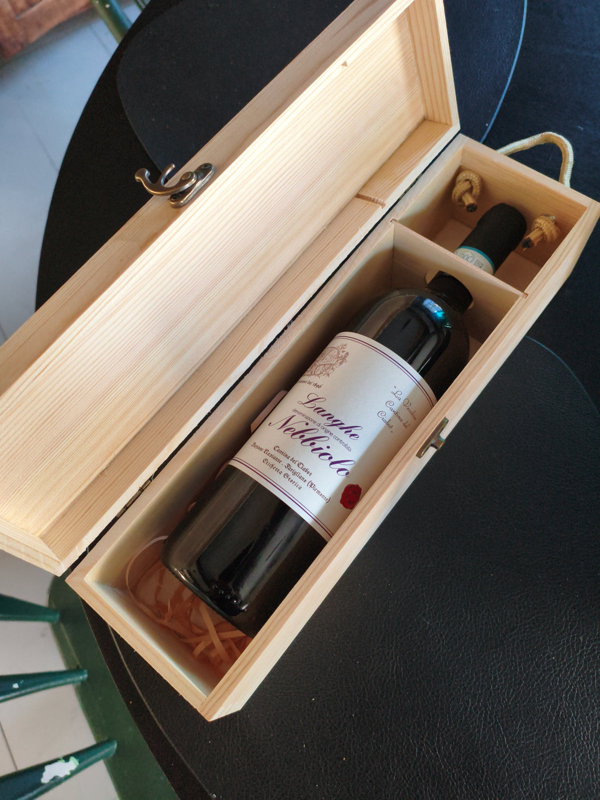 Open wooden wine case with a bottle inside